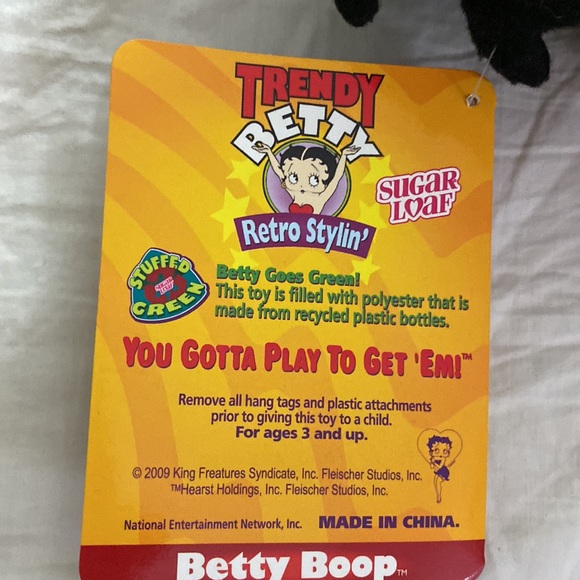 Betty Boop “Trendy 60’s Betty” Sugar Loaf Retro Styling’ Doll 16’ NWT - Picture 4 of 6